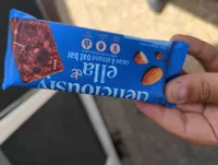 Cacao & almond oat bar