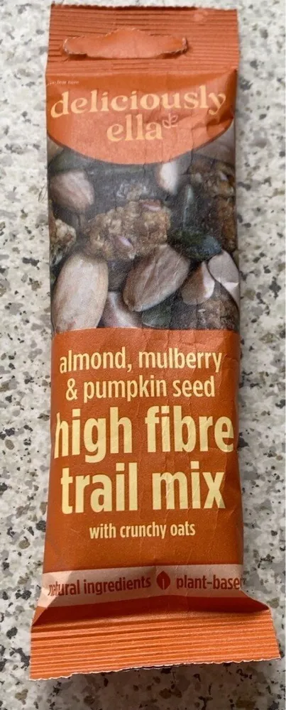 High fibre trail mix with crunchie oats