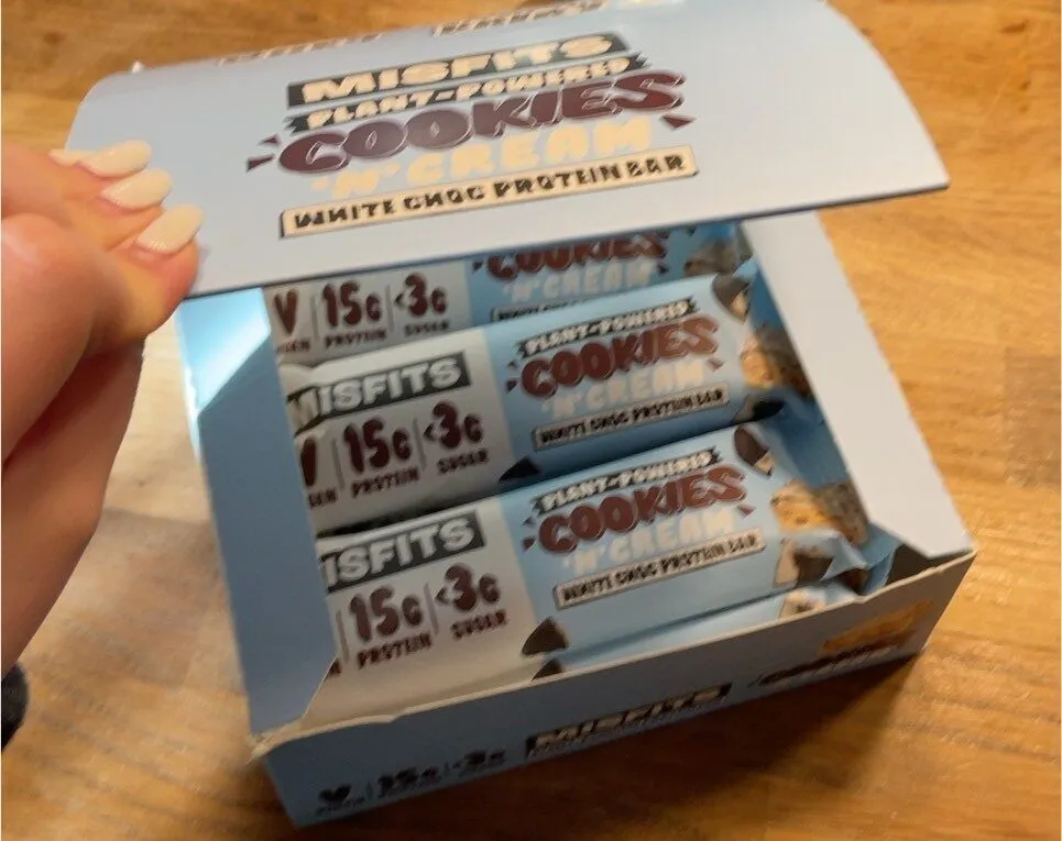 cookies and cream misfits protein bar