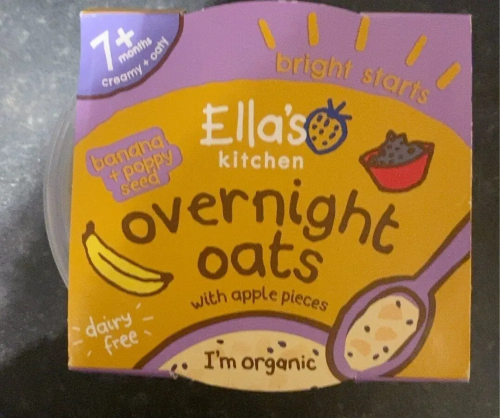 Over night oats with apple pieces