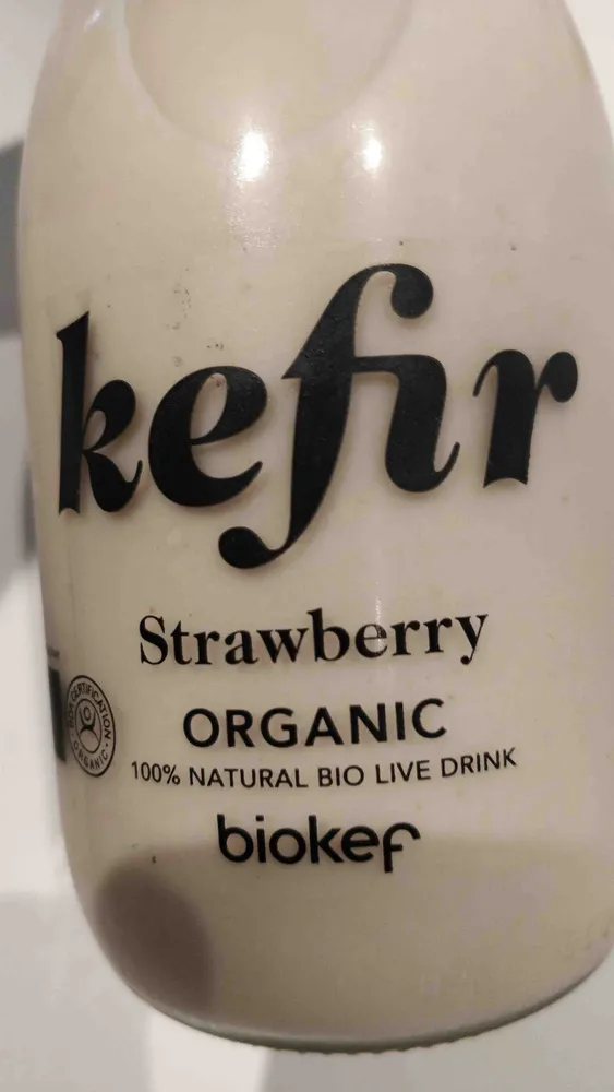 Strawberry organic kefir