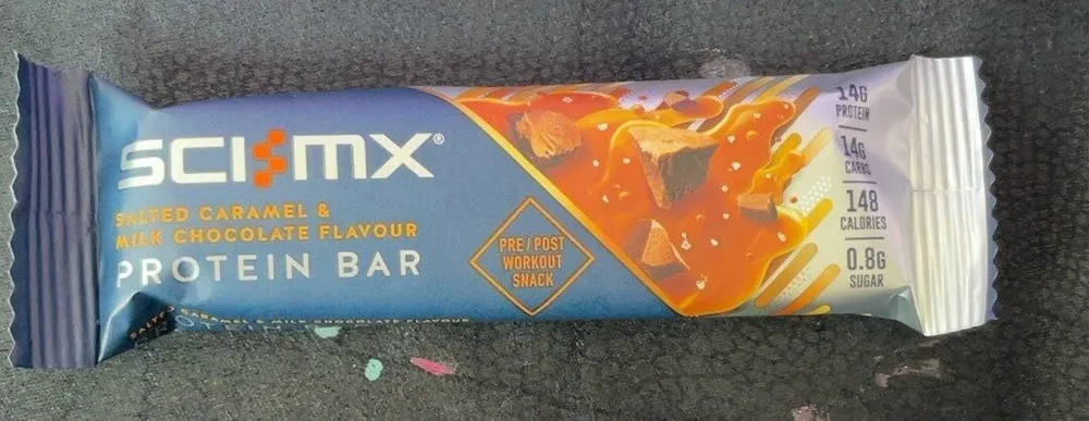 Salted caramel & milk chocolate protein bar