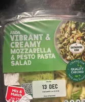Mozzarella & pesto pasta salad