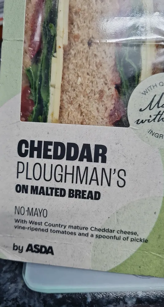 CHEDDAR PLOUGHMAN'S ON MALTED BREAD