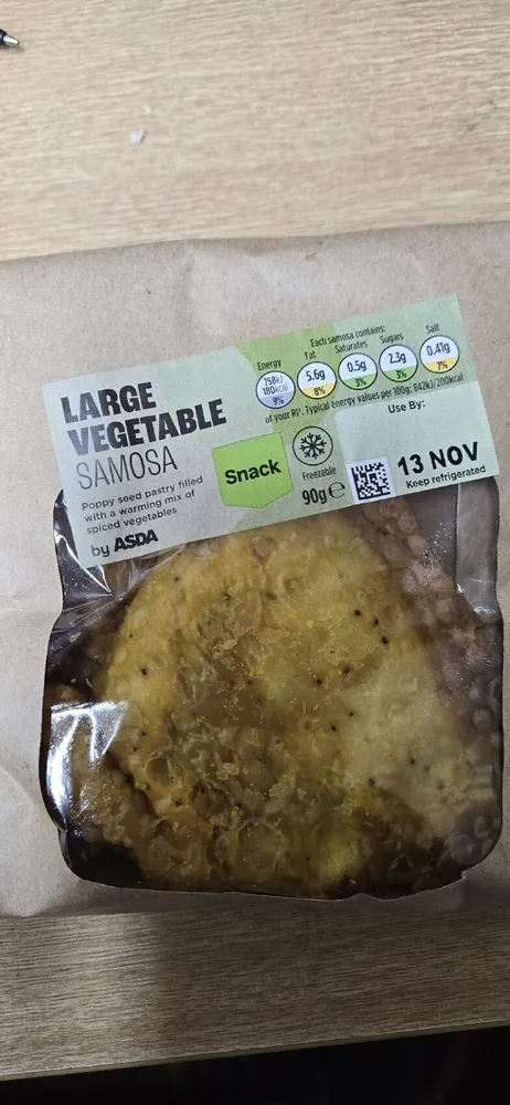 LARGE VEGETABLE SAMOSA Poppy seed pastry filled wi
