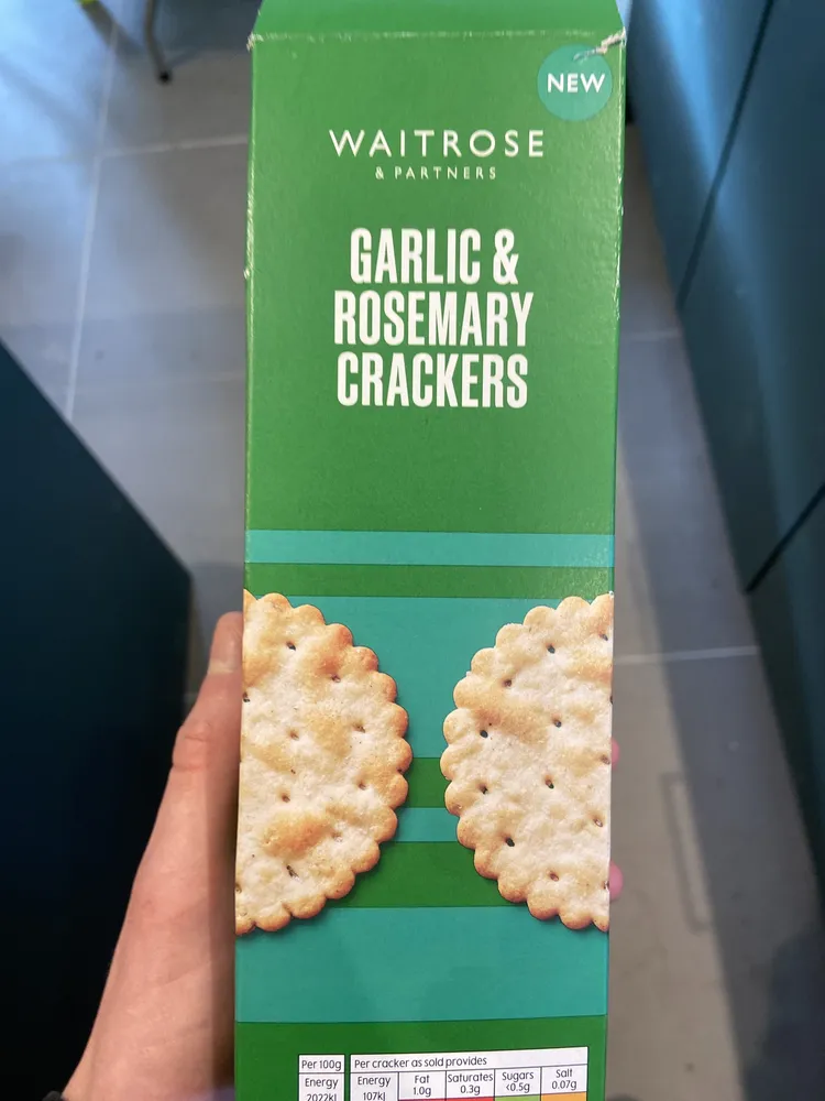 Garlic and rosemary crackers