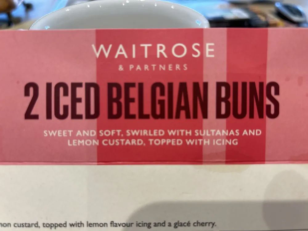 Soft bun with sultanas and lemon custard