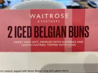 Soft bun with sultanas and lemon custard