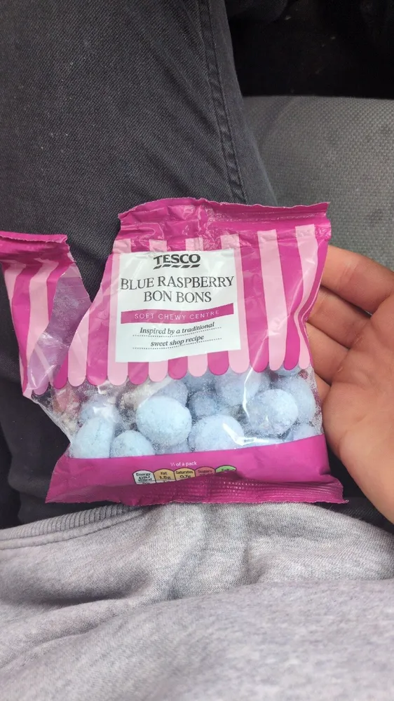 TESCO BLUE RASPBERRY BON BONS SOFT CHEWY CENTRE In