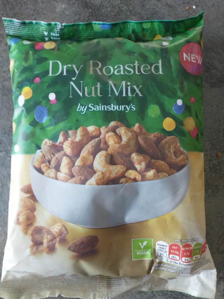 Dry roasted nut mix