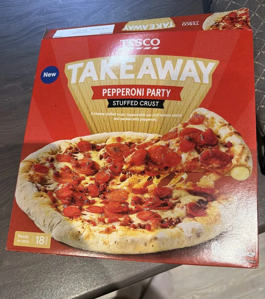 Takeaway Pepperoni Party Stuffed Crust