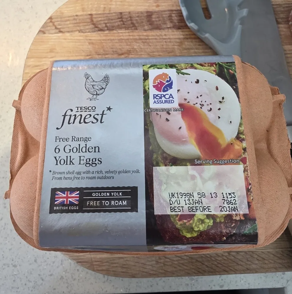 Free Range 6 Golden Yolk Eggs