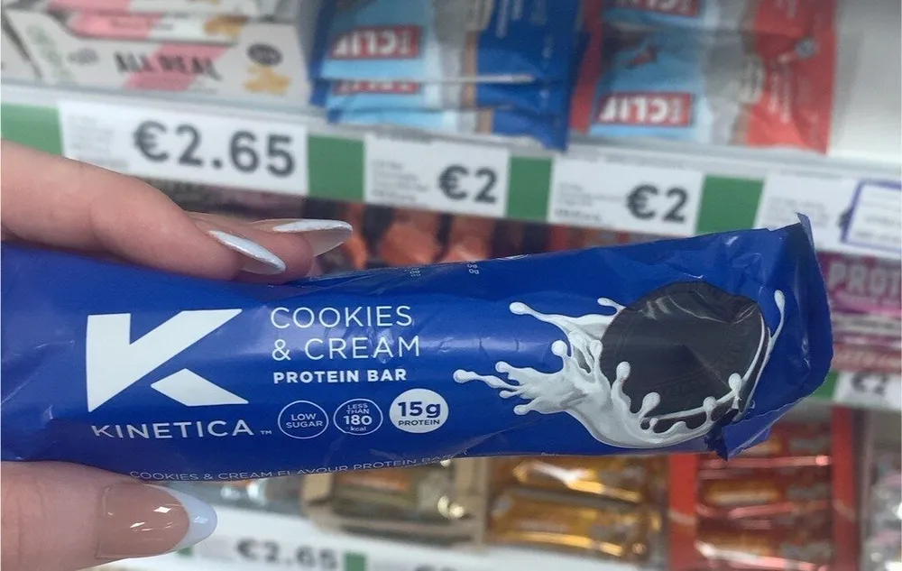 cookies & cream protein bar