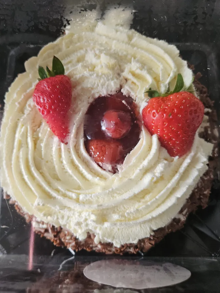 Strawberry cream gateaux