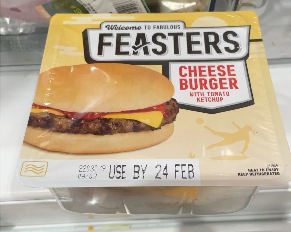 CHEESE BURGER WITH TOMATO KETCHUP