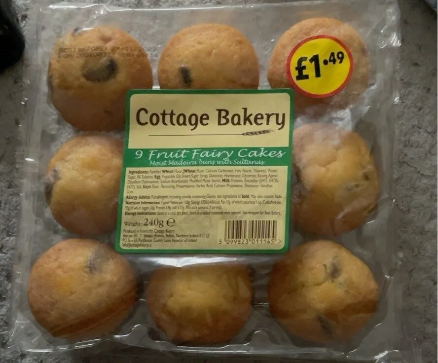 Moist Madeira buns with Sultanas