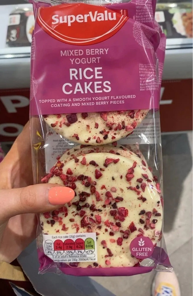Mixed berry yoghurt rice cakes