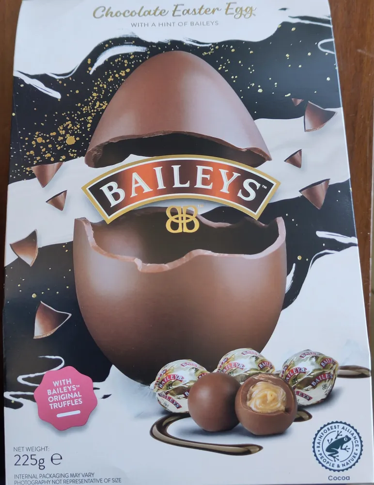 Uovo di cioccolato con aroma Baileys + praline