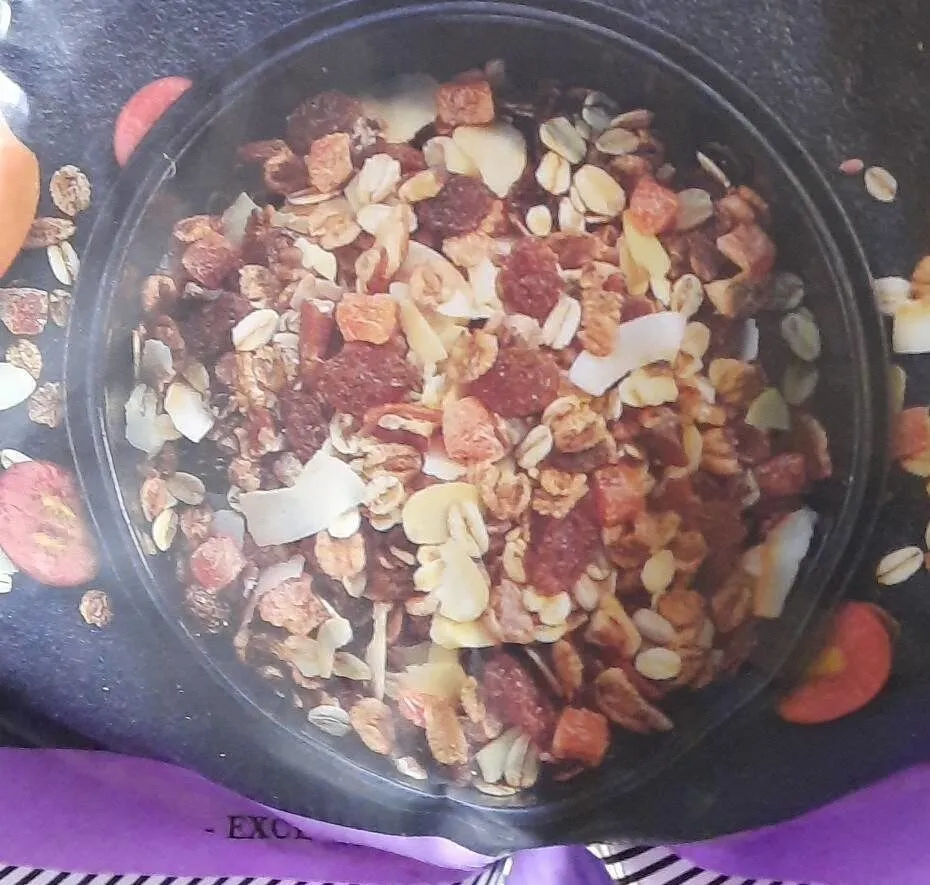 Fruit and nut muesli