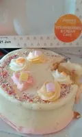 Strawberries&cream cake