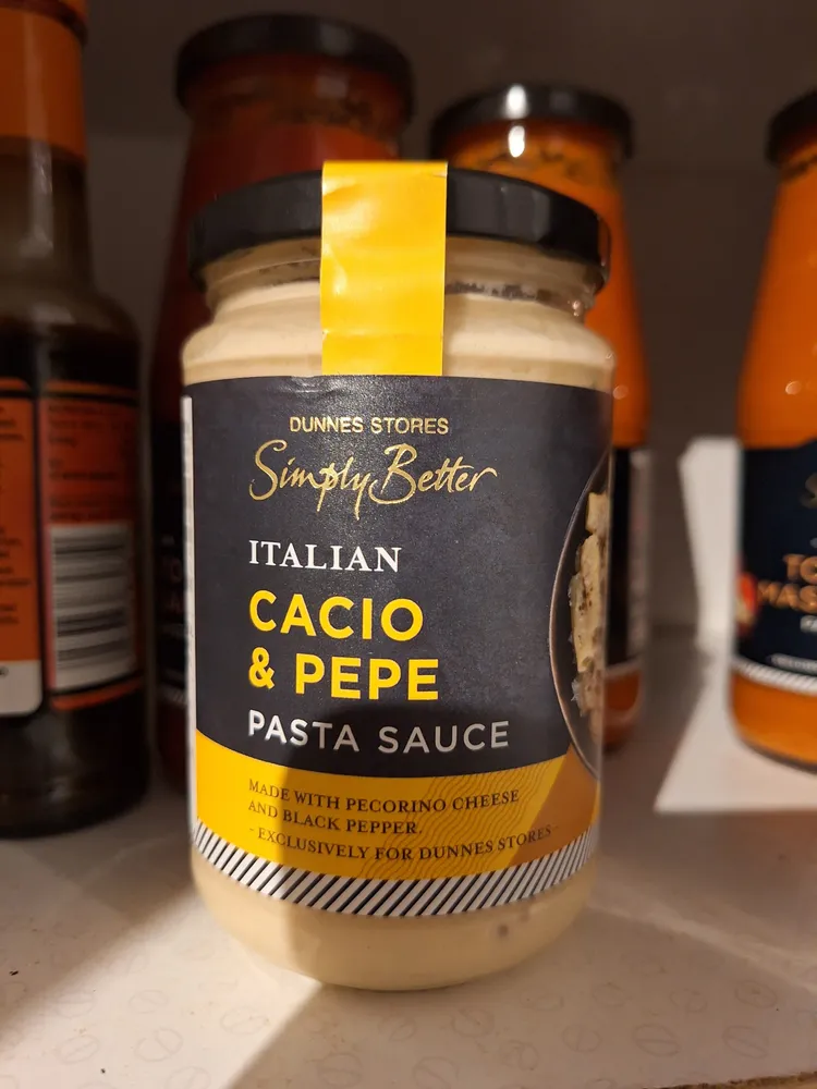 Cacio e pepe pasta sauce