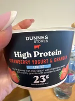 High Protein strawberry yogurt &granola