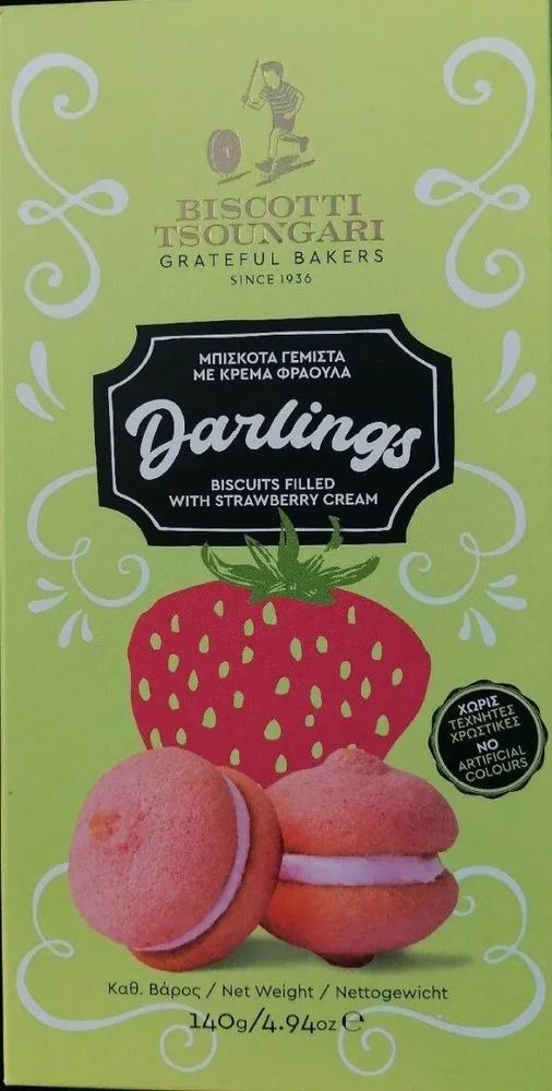 Biscuits filled with strawberry cream