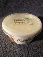 Παραδοσιακό πρόβειο γιαούρτι πλήρες
