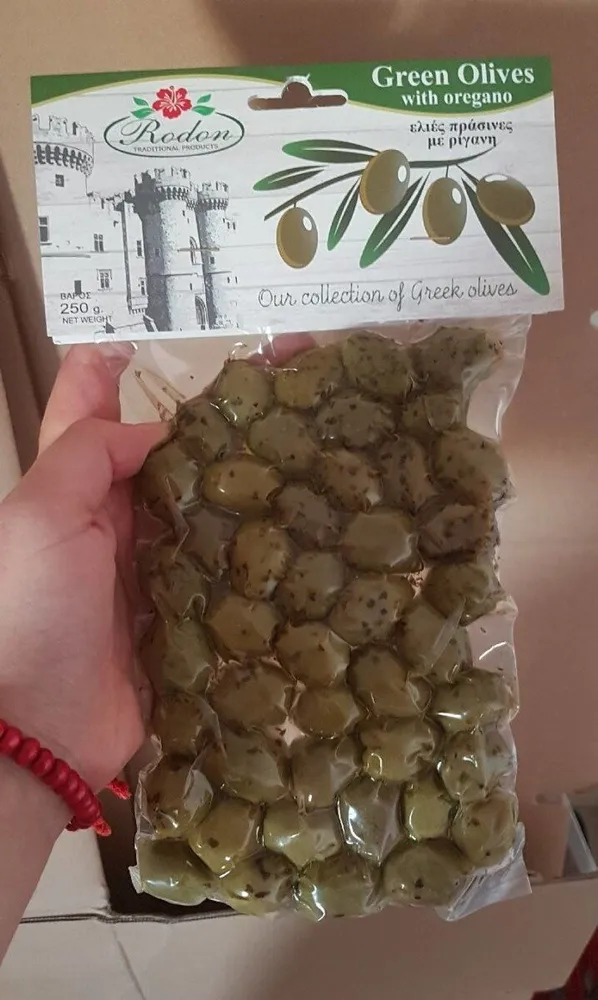 Green olives with oregano