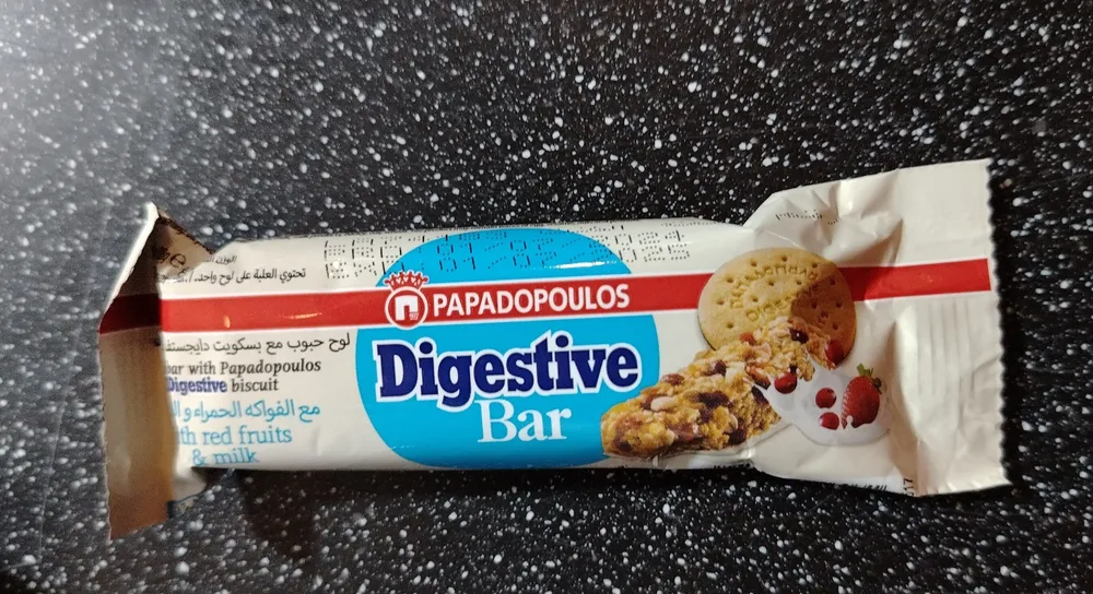 Papadopoulos digestive bar with red fruits and milk