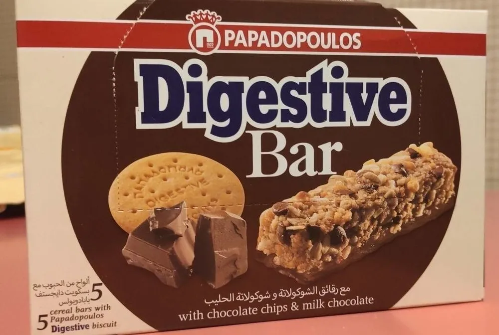 Papadopoulos digestive bar with chocolate chips and milk chocolate