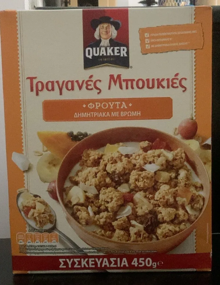 Crushy cerial clasters with oats and fruits