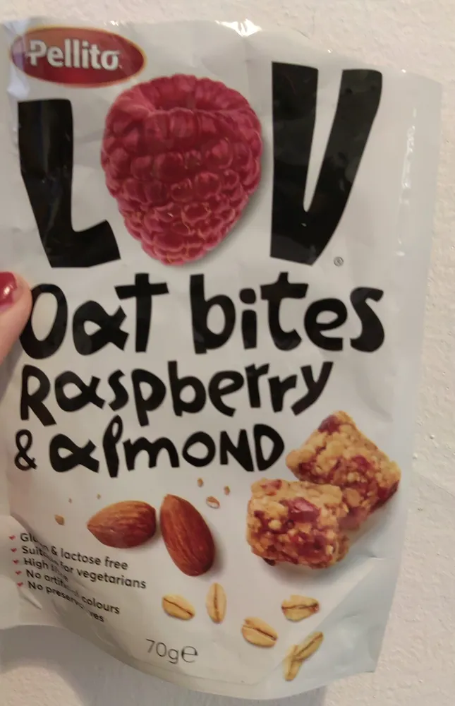 Rasberry, almond & oats bites