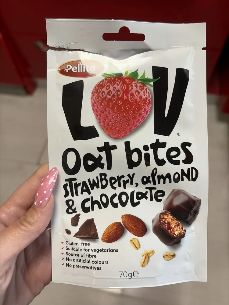 Oat Bites Strawberry, Almond & Chocolate
