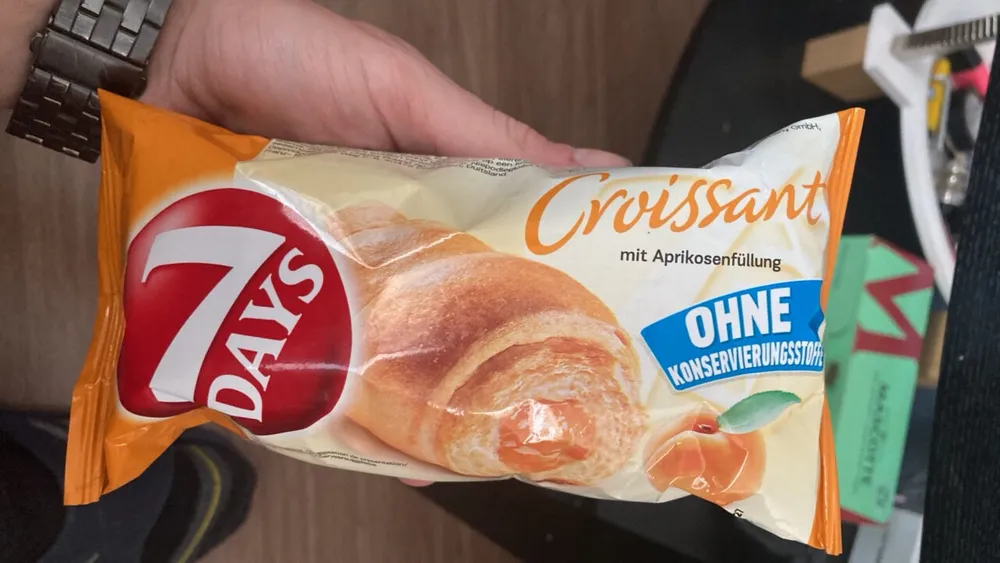 Croissant aux abricots.