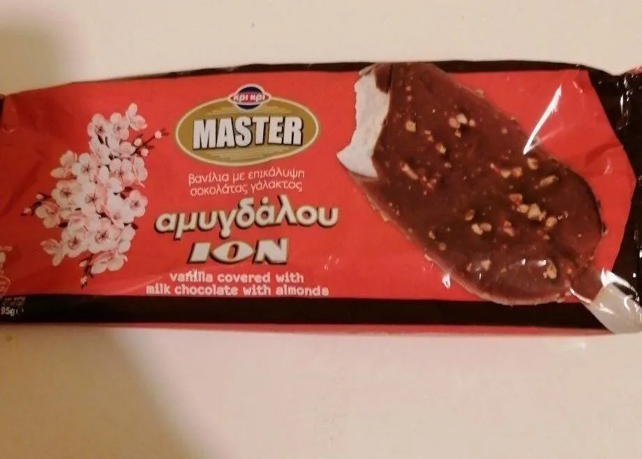 Master vanilla covered with milk chocolate with almonds