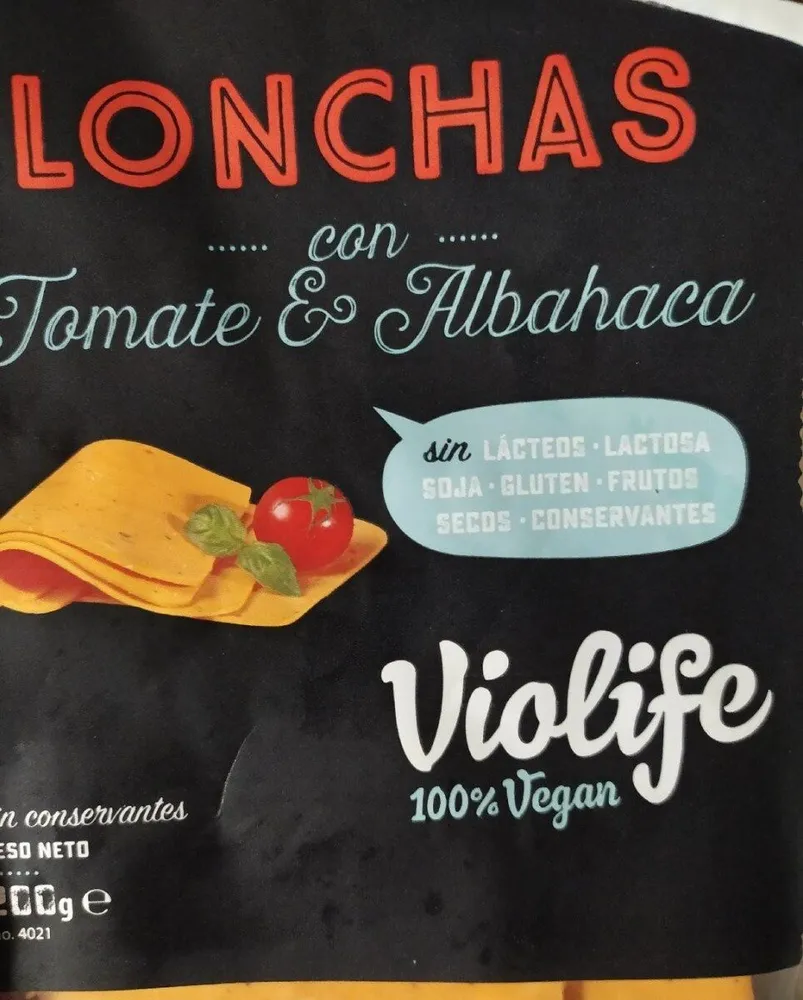 Lonchas con tomate y albahaca