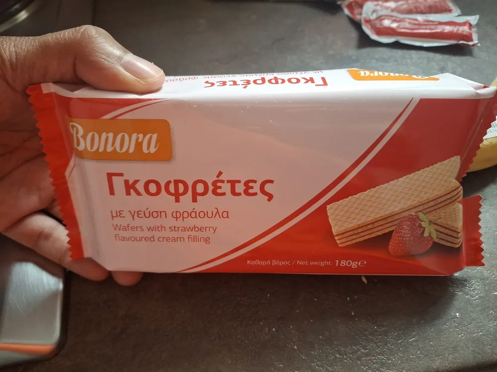 Wafers with strawberry flavoured cream filling