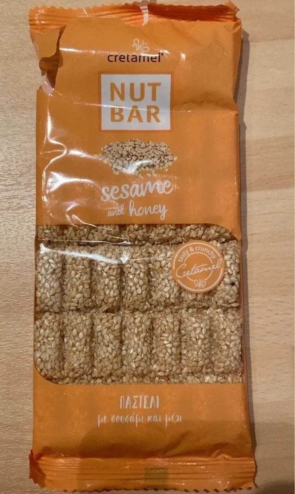 Nut bar sesame and honey