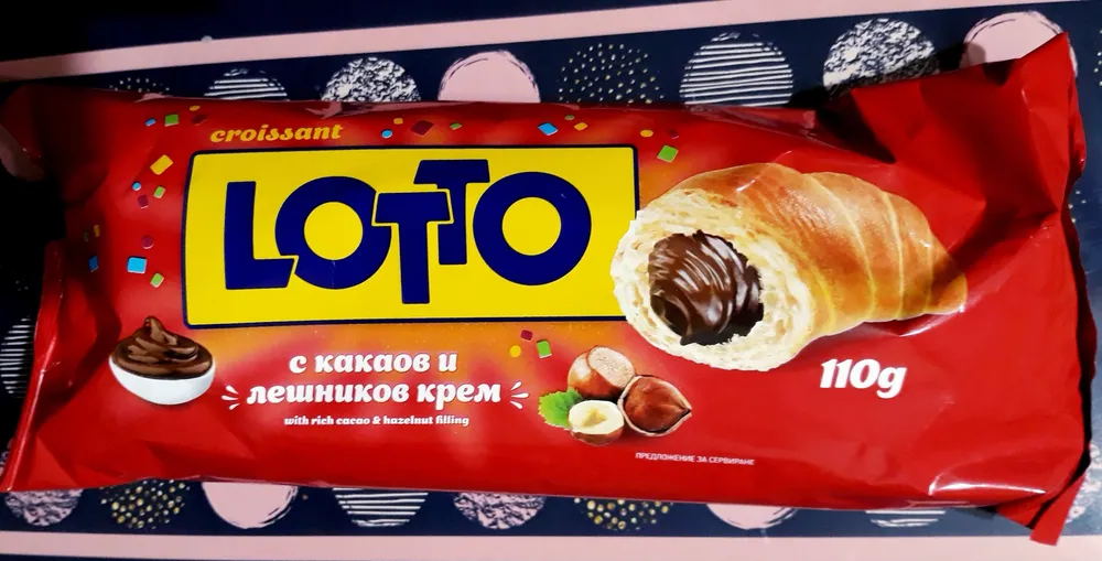 Кроасан С Пълнеж От Какаов И Лешников Крем