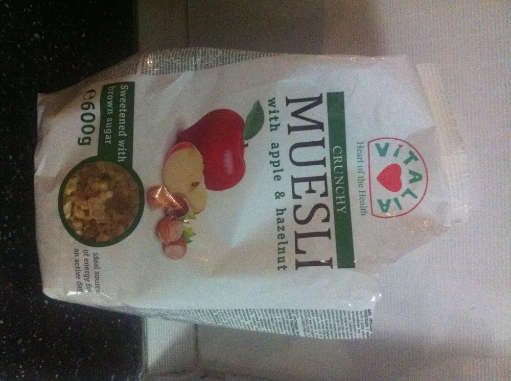 Crunchy muesli with apple & hazelnut