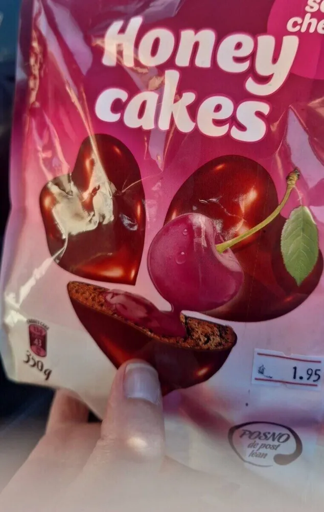 Honey cakes with sour cherry