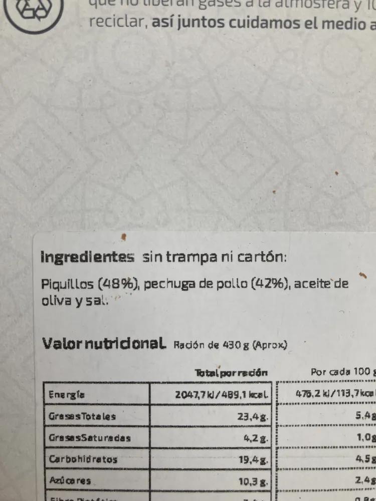 Pechuga de pollo a la brasa con piquillos asados
