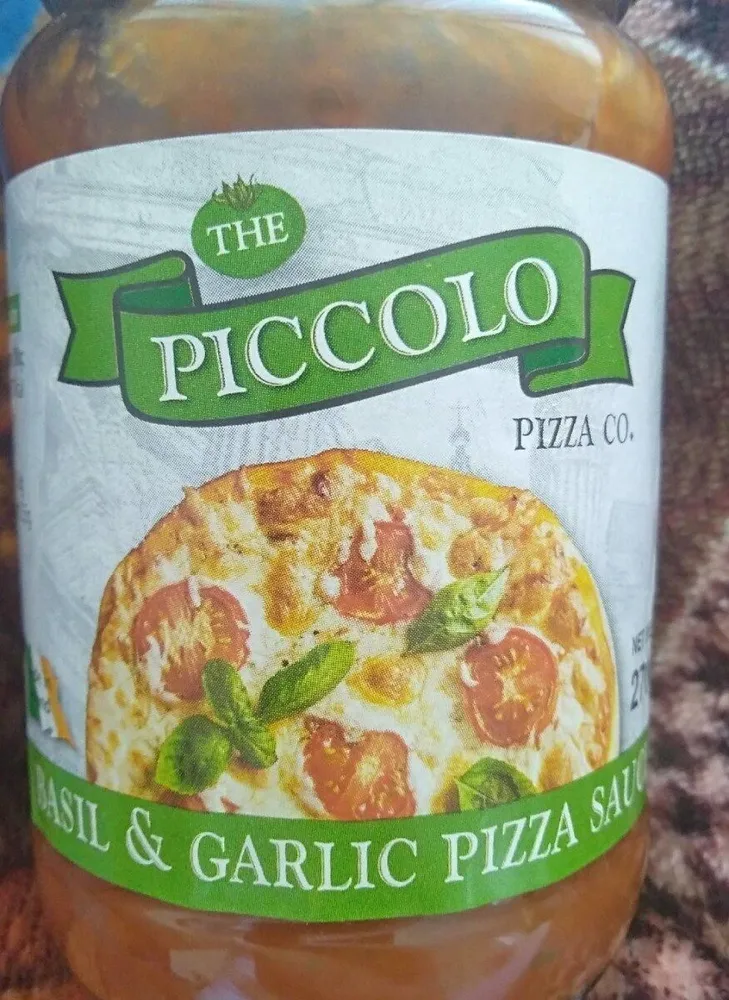 Basil and garlic pizza sauce