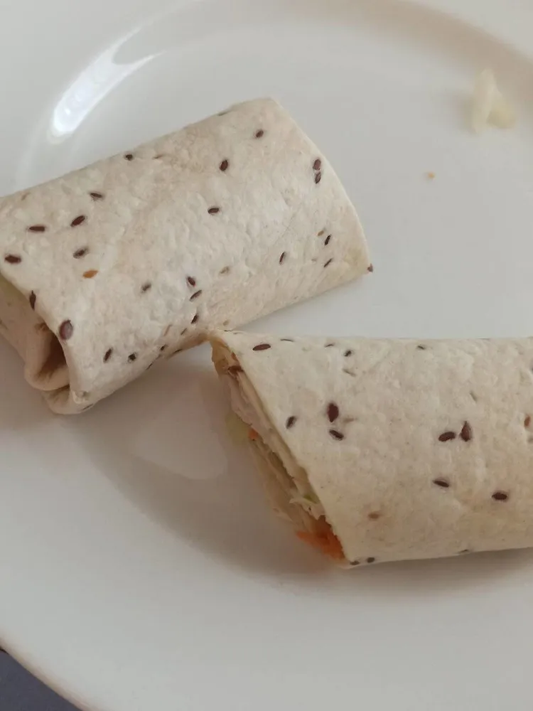 handmade deli turkey & houmous