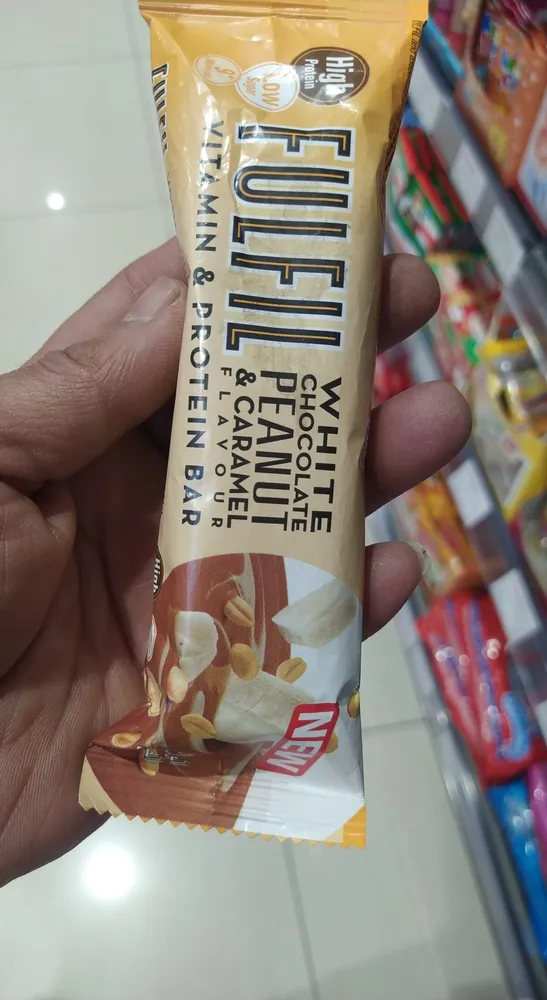 WHITE CHOCOLATE PEANUT & CARAMEL FLAVOUR VITAMIN & PROTEIN BAR