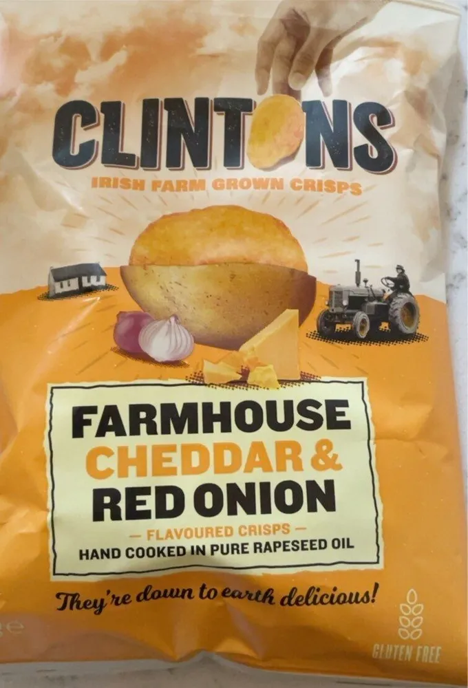 Clintons Farmhouse cheddar & Red onion flaviured crisp
