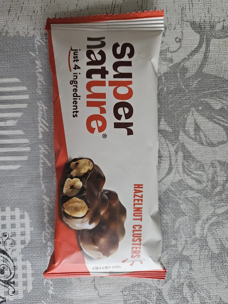 Hazelnut Clusters Super Nature