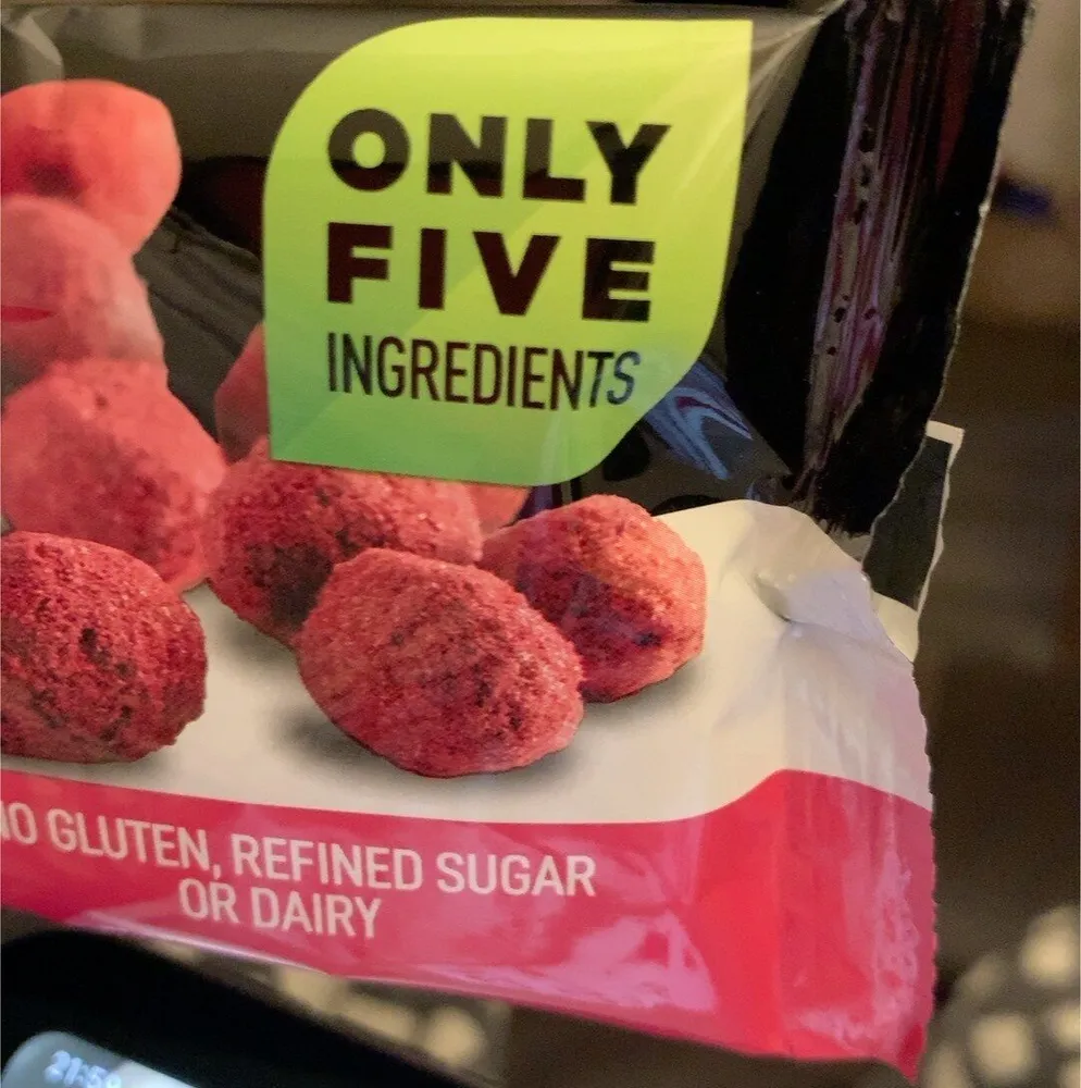 Raspberry chocolate raisins