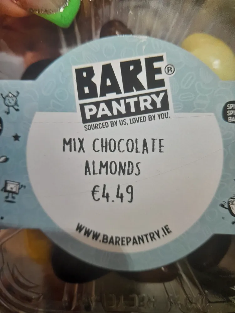 mix chocolate almonds
